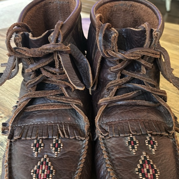 Manitobah Mukluks Moccasin - Picture 4 of 9